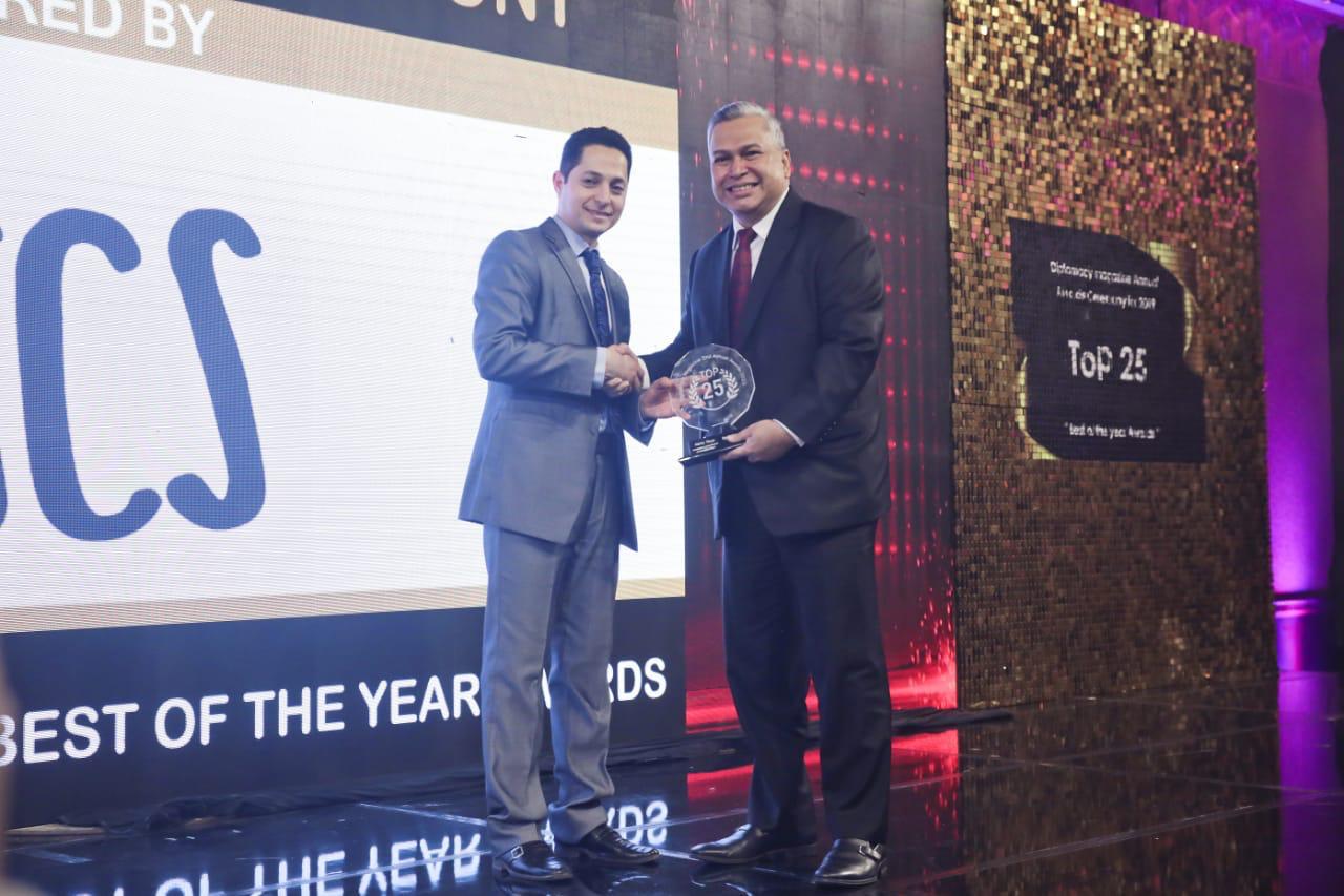 Indonesian Ambassador to Egypt Helmy Fauzy, right, awarded Best Ambassador of Asia by Egyptian Diplomacy Magazine on Feb.24. (Photo courtesy of Indonesian embassy in Cairo)